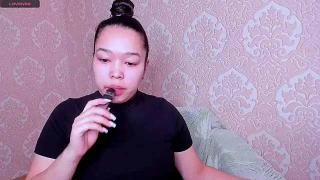 Snapshot of Kris_top_Lee chatting on 04-07-26, 02:45 Kris top Lee online show from 04-07-26, 02:45