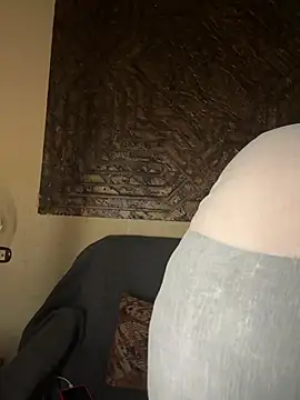 Snapshot of Mayoosh6 chatting on 02-10-25, 04:04 Mayoosh6 online show from 02-10-25, 04:04