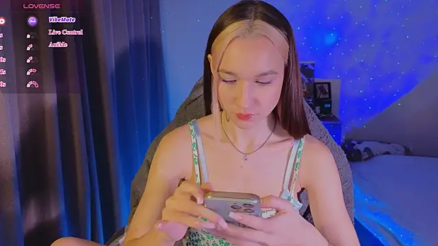 Snapshot of shey1i chatting on 01-10-26, 01:57 shey1i online show from 01-10-26, 01:57