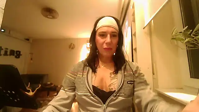 Snapshot of TS-Micaela chatting on 12-19-24, 09:28 TS-Micaela online show from 12-19-24, 09:28