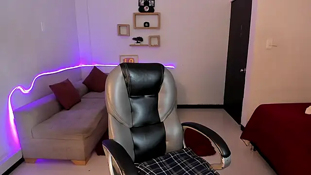 Kristen Garner online show from 12-03-25, 07:23