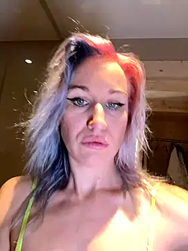 Snapshot of Dina-Light chatting on 12-04-24, 09:46 Dina-Light online show from 12-04-24, 09:46