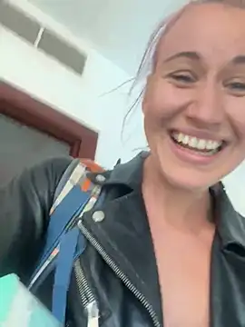 Snapshot of Dina-Light chatting on 02-20-25, 02:35 Dina-Light online show from 02-20-25, 02:35