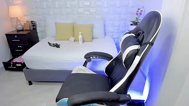 anny rouse24 online show from 04-15-26, 02:29