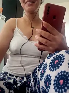 Snapshot of lolo890 chatting on 10-30-25, 11:22 lolo890 online show from 10-30-25, 11:22