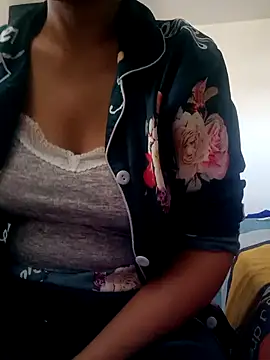 Snapshot of lolo890 chatting on 11-12-25, 01:22 lolo890 online show from 11-12-25, 01:22