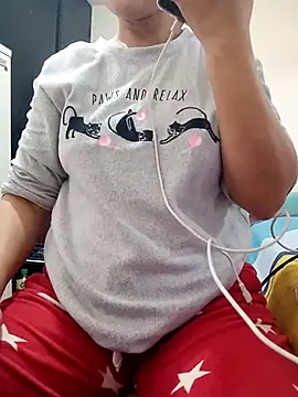 Snapshot of lolo890 chatting on 11-14-25, 01:21 lolo890 online show from 11-14-25, 01:21