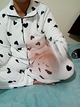 Snapshot of lolo890 chatting on 11-30-25, 08:02 lolo890 online show from 11-30-25, 08:02