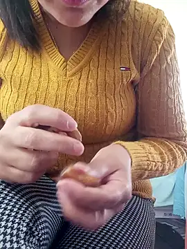 Snapshot of lolo890 chatting on 12-01-25, 09:14 lolo890 online show from 12-01-25, 09:14