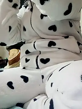 Snapshot of lolo890 chatting on 12-04-25, 09:23 lolo890 online show from 12-04-25, 09:23