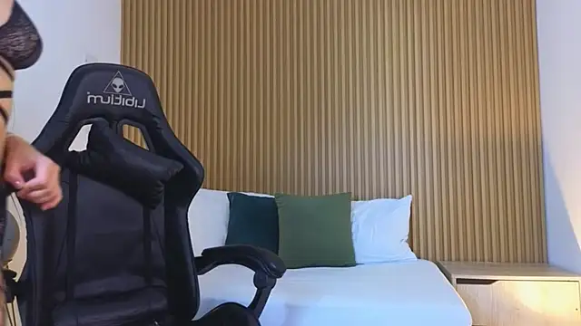 riley sierra online show from 02-12-25, 07:24