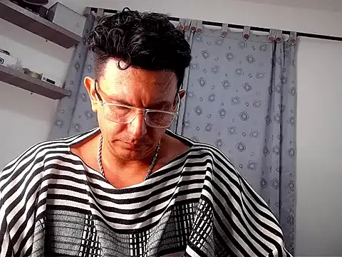 Snapshot of pedropicapi chatting on 11-21-25, 12:32 pedropicapi online show from 11-21-25, 12:32