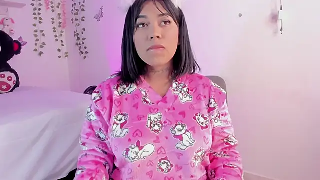 Snapshot of Emily_restrepo chatting on 12-17-24, 04:34 Emily restrepo online show from 12-17-24, 04:34
