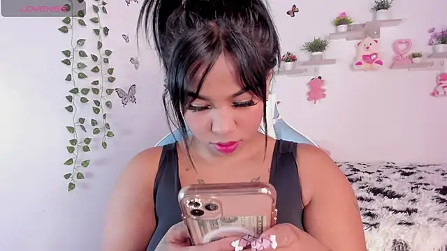 Snapshot of Emily_restrepo chatting on 02-11-25, 07:23 Emily restrepo online show from 02-11-25, 07:23