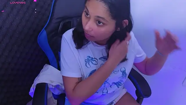 Cuteprincess21 online show from 02-18-26, 01:45