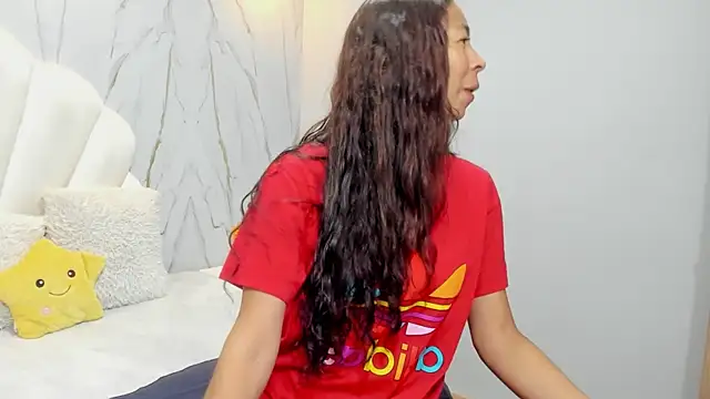 Snapshot of Rosalinda_Cortez chatting on 12-11-24, 12:44 Rosalinda Cortez online show from 12-11-24, 12:44