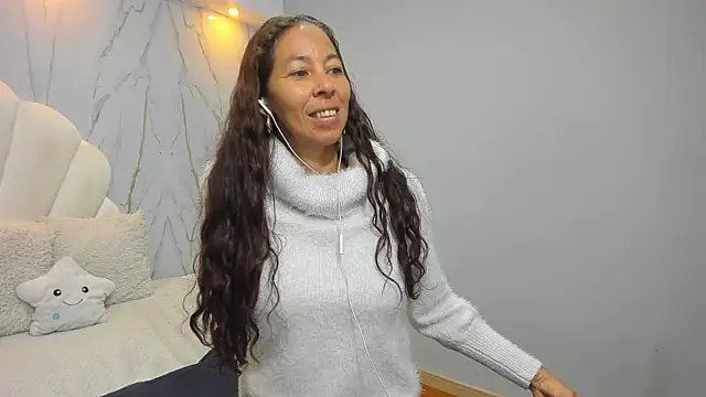 Snapshot of Rosalinda_Cortez chatting on 12-17-24, 03:49 Rosalinda Cortez online show from 12-17-24, 03:49