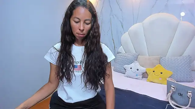 Snapshot of Rosalinda_Cortez chatting on 12-20-24, 04:04 Rosalinda Cortez online show from 12-20-24, 04:04