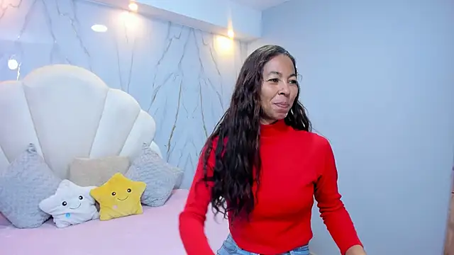 Snapshot of Rosalinda_Cortez chatting on 12-23-24, 12:52 Rosalinda Cortez online show from 12-23-24, 12:52