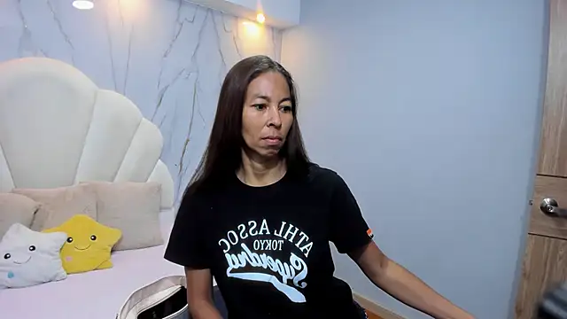 Snapshot of Rosalinda_Cortez chatting on 01-02-25, 12:35 Rosalinda Cortez online show from 01-02-25, 12:35