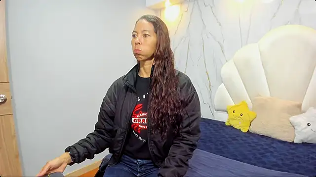 Snapshot of Rosalinda_Cortez chatting on 01-27-25, 12:26 Rosalinda Cortez online show from 01-27-25, 12:26