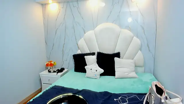 Snapshot of Rosalinda_Cortez chatting on 03-12-25, 04:24 Rosalinda Cortez online show from 03-12-25, 04:24