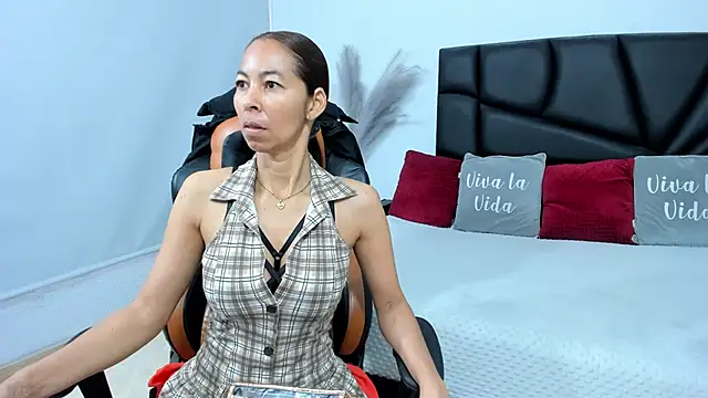 Snapshot of Rosalinda_Cortez chatting on 09-25-25, 12:53 Rosalinda Cortez online show from 09-25-25, 12:53