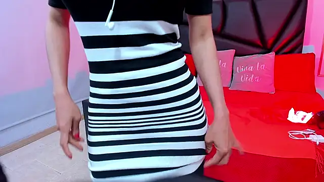 Snapshot of Rosalinda_Cortez chatting on 11-01-25, 12:51 Rosalinda Cortez online show from 11-01-25, 12:51