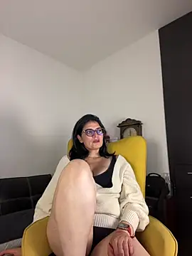Snapshot of adriana71 chatting on 06-11-26, 03:26 adriana71 online show from 06-11-26, 03:26