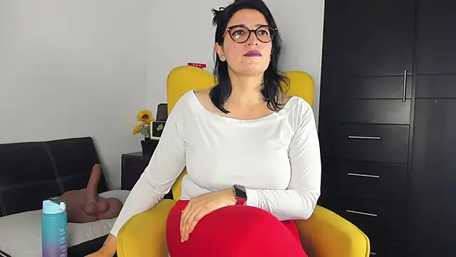 Snapshot of adriana71 chatting on 07-04-26, 01:12 adriana71 online show from 07-04-26, 01:12
