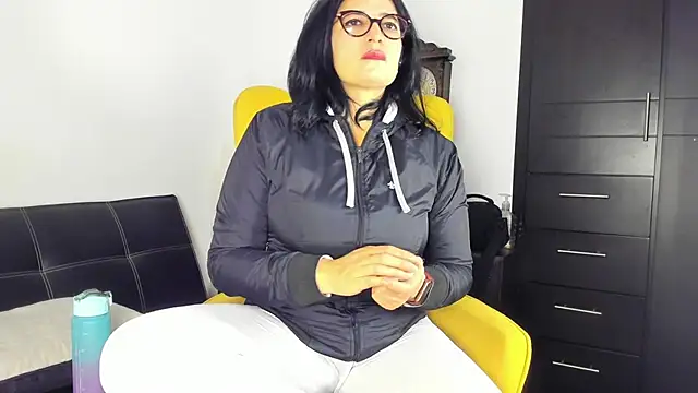 Snapshot of adriana71 chatting on 07-06-26, 02:08 adriana71 online show from 07-06-26, 02:08