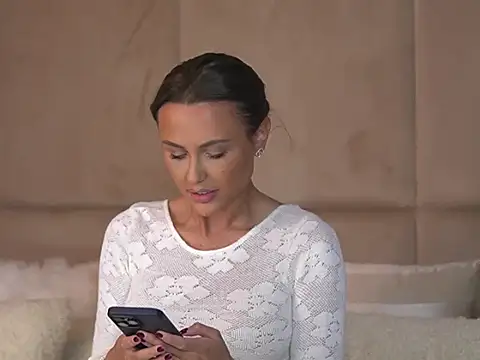 Snapshot of AnaisBellas chatting on 12-12-24, 08:53 AnaisBellas online show from 12-12-24, 08:53