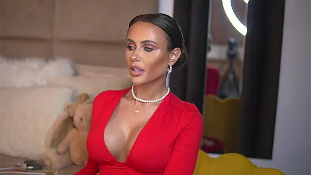 Snapshot of AnaisBellas chatting on 12-19-24, 06:45 AnaisBellas online show from 12-19-24, 06:45