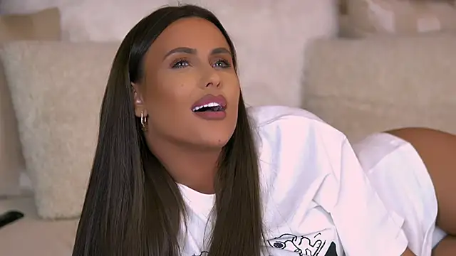 Snapshot of AnaisBellas chatting on 02-12-25, 01:09 AnaisBellas online show from 02-12-25, 01:09