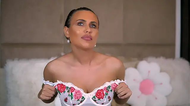 Snapshot of AnaisBellas chatting on 02-25-25, 04:35 AnaisBellas online show from 02-25-25, 04:35