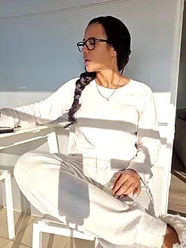 Snapshot of Allana_Squirt chatting on 11-27-25, 08:38 Allana Squirt online show from 11-27-25, 08:38