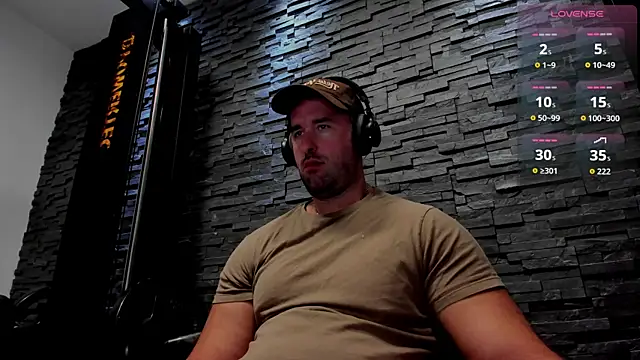 Snapshot of David_Big_Daddy chatting on 10-31-25, 07:37 David Big Daddy online show from 10-31-25, 07:37