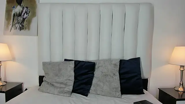 Snapshot of Violet_queen20 chatting on 09-24-25, 06:44 Violet queen20 online show from 09-24-25, 06:44