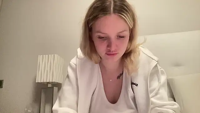 Snapshot of mariemelissah chatting on 12-15-24, 04:59 mariemelissah online show from 12-15-24, 04:59