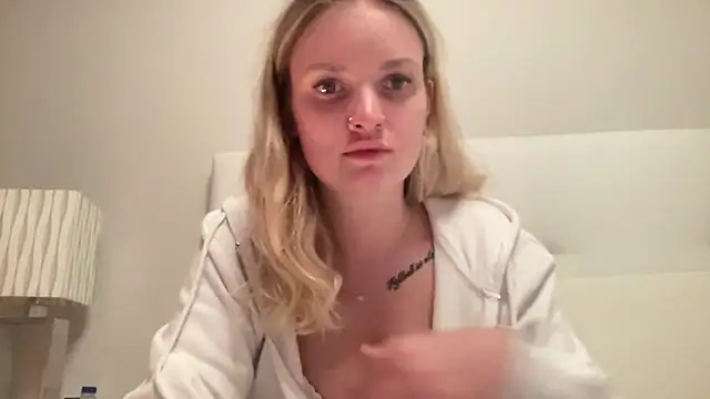 Snapshot of mariemelissah chatting on 12-23-24, 06:05 mariemelissah online show from 12-23-24, 06:05