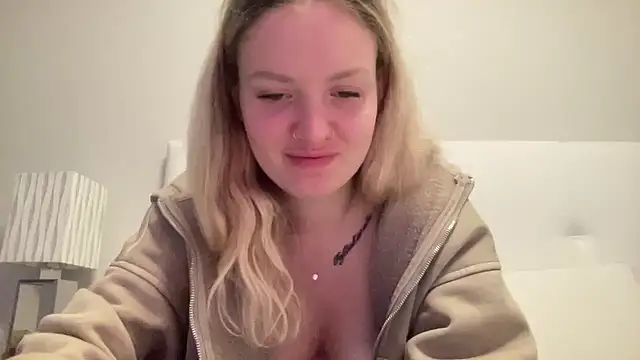 Snapshot of mariemelissah chatting on 02-15-25, 03:28 mariemelissah online show from 02-15-25, 03:28