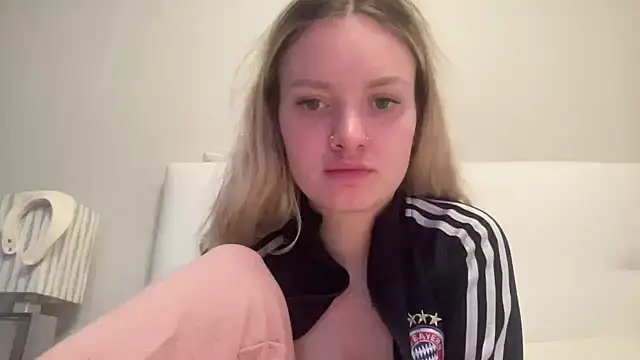 Snapshot of mariemelissah chatting on 02-19-25, 10:12 mariemelissah online show from 02-19-25, 10:12