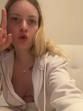 Snapshot of mariemelissah chatting on 03-01-25, 01:29 mariemelissah online show from 03-01-25, 01:29