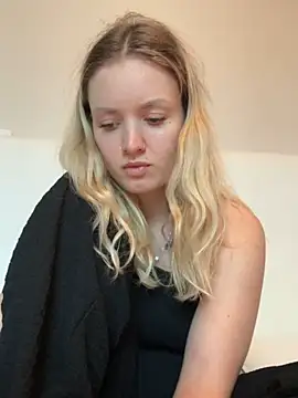 Snapshot of mariemelissah chatting on 03-19-25, 02:02 mariemelissah online show from 03-19-25, 02:02