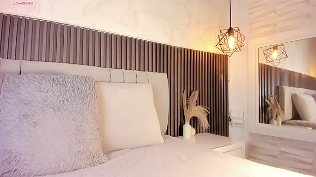 SHANONCLARK online show from 11-23-25, 11:10