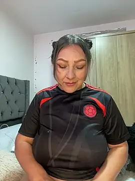 Snapshot of Lady__Pink chatting on 06-17-26, 08:43 Lady Pink online show from 06-17-26, 08:43