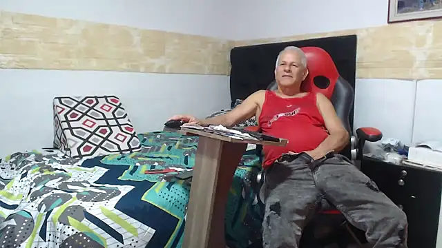 Snapshot of VALENTINO1983_ chatting on 11-06-25, 05:30 VALENTINO1983 online show from 11-06-25, 05:30