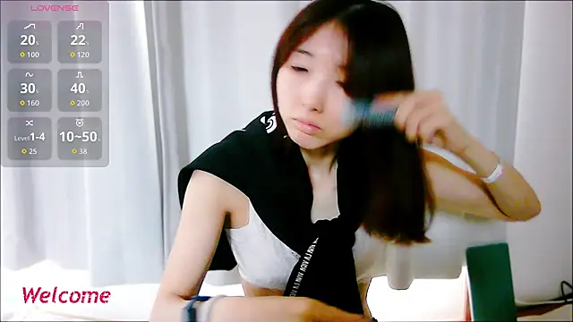 Snapshot of Love_me_Eri_ chatting on 10-06-25, 12:19 Love me Eri online show from 10-06-25, 12:19