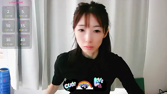 Snapshot of Love_me_Eri_ chatting on 10-18-25, 04:04 Love me Eri online show from 10-18-25, 04:04