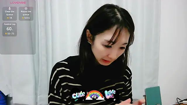 Snapshot of Love_me_Eri_ chatting on 10-22-25, 12:05 Love me Eri online show from 10-22-25, 12:05